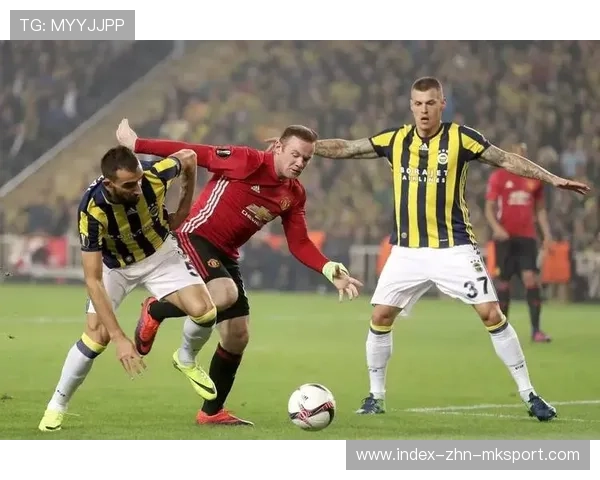 曼联中场组织回温，攻守转换见成效