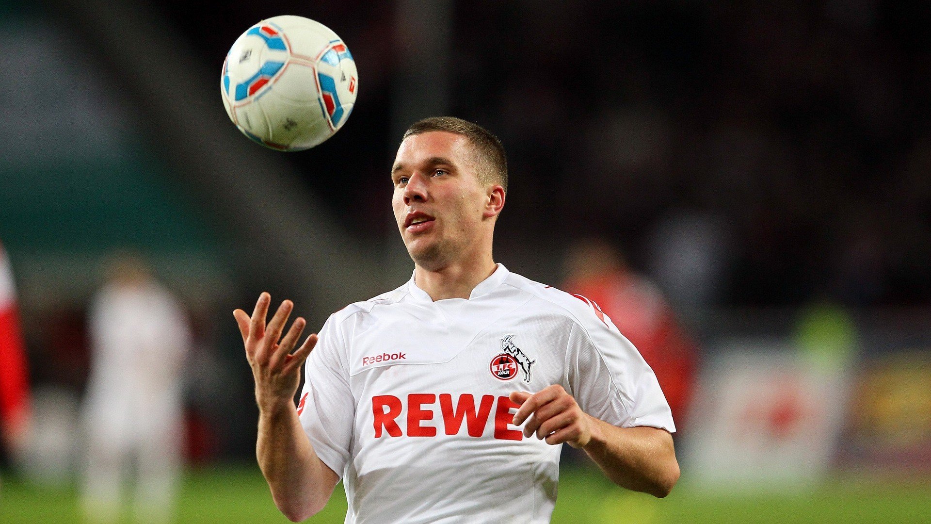 电竞+体能混合挑战赛 选手先跑步再上机对战